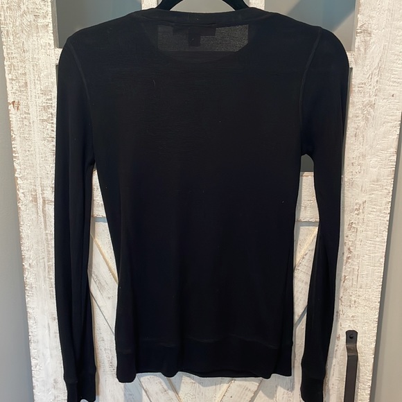 NWOT Woman’s Michael Kors Thermal Top - Picture 4 of 4